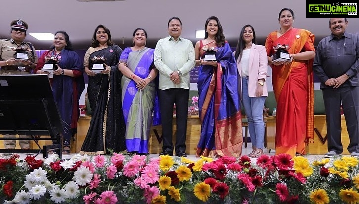 Vani Bhojan Instagram - This Women's Day had been more Special to me to having been Conferred for the Vels Women Achievers Award I'm honoured to receive this Award alongwith some of the Greatest & Distinguished Women The Success of Every Women is an Inspiration to Another.. Be Women, Be Proud.. Happy Women's Day Thank You #velsuniversity #ProudWomen #WomensDay #WomenAchiever