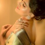Vani Bhojan Instagram - Saree - @draperysilk M&H - @artistrybyolivia @mani_stylist_ 📸 - @camerasenthil Radio Room