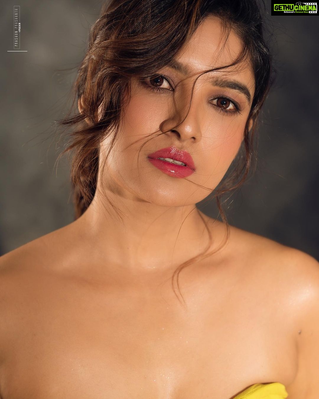 Vani Bhojan Instagram - 💛 Shot by @prachuprashanth Outfits & Styling by @chaitanyarao_official Makeup by @kalwon_beauty Hair by @ganesh_hair_architect