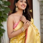 Vani Bhojan Instagram - Styled by: @nikhitaniranjan Shot by: @kiransaphotography Saree: @paaprikastore Jewellery: @konikajewellery
