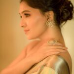 Vani Bhojan Instagram - Saree - @draperysilk M&H - @artistrybyolivia @mani_stylist_ 📸 - @camerasenthil Radio Room