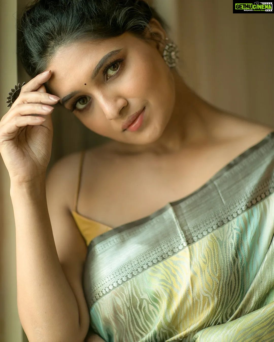 Vani Bhojan Instagram - To new beginnings with @draperysilk Loving this silk saree that is more than just a saree, but an expression. Check out The Aarambh Collection by Drapery Silk and find a saree that represents you #WomenOfDrapery #DraperySilk 📸 - @camerasenthil Make up - @artistrybyolivia Hairstylist - @mani_stylist_ Radio Room