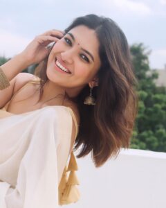 Vani Bhojan Instagram - ❤️😊