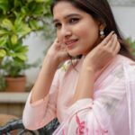 Vani Bhojan Instagram - Jewellery - @ishhaara Wearing - @picchika 📸- @kiransaphotography Stylist - @priyaa.karan