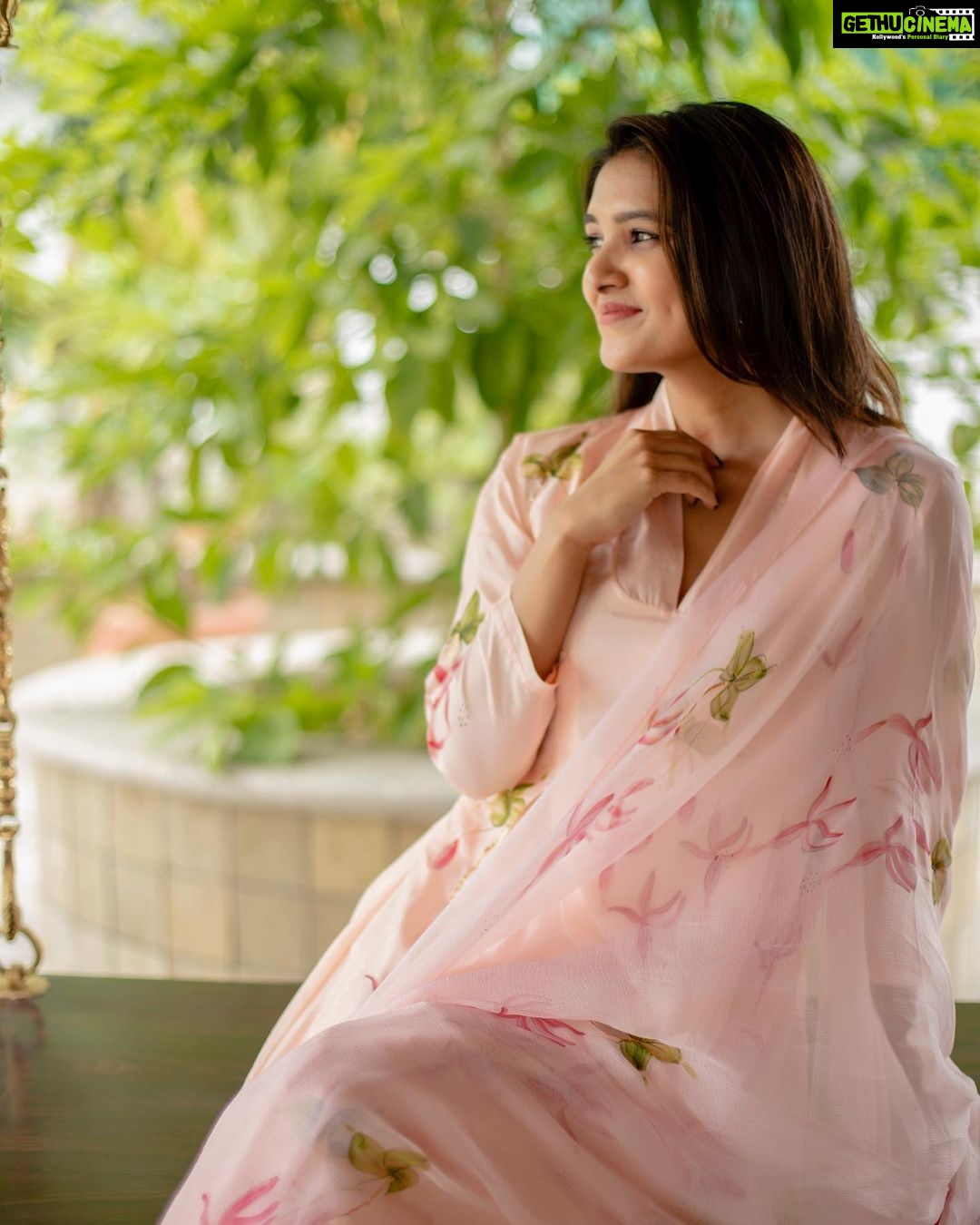 Vani Bhojan Instagram - Wearing - @picchika Stylish - @priyaa.karan 📷 - @kiransaphotography