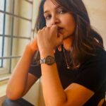 Vani Bhojan Instagram - Chic. Effortless. Sophisticated. Dress your wrist with the Iconic Link Ceramic by @danielwellington. Also, the @danielwellington End Of Season sale is now live. Get upto 25% off on your favourite timepieces. Use my code DWXVANIB to get an additional 15% off #danielwellington #ad