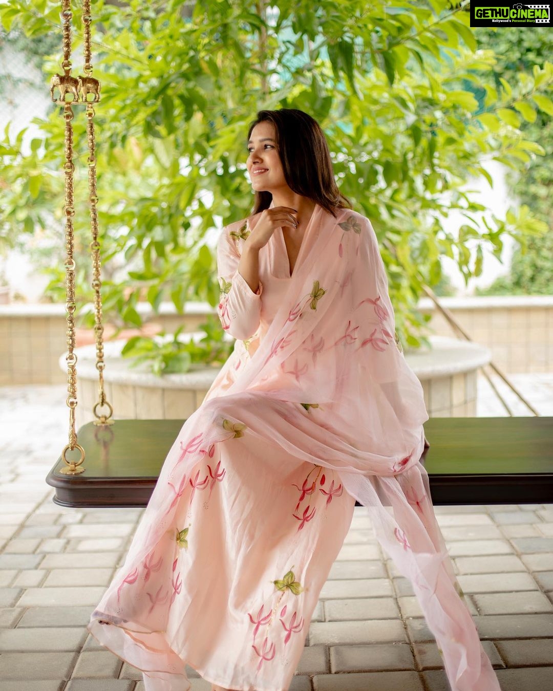 Vani Bhojan Instagram - Wearing - @picchika Stylish - @priyaa.karan 📷 - @kiransaphotography
