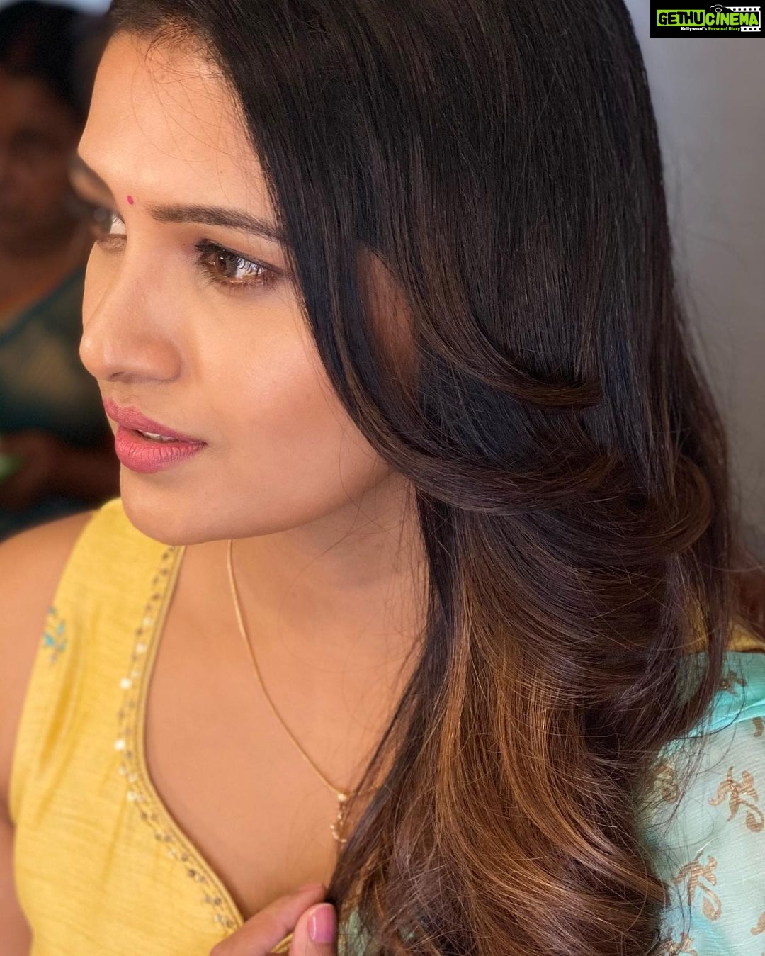 Vani Bhojan Instagram - ❤️ @makeupibrahim @vijayaraghavan_hairstylist3133