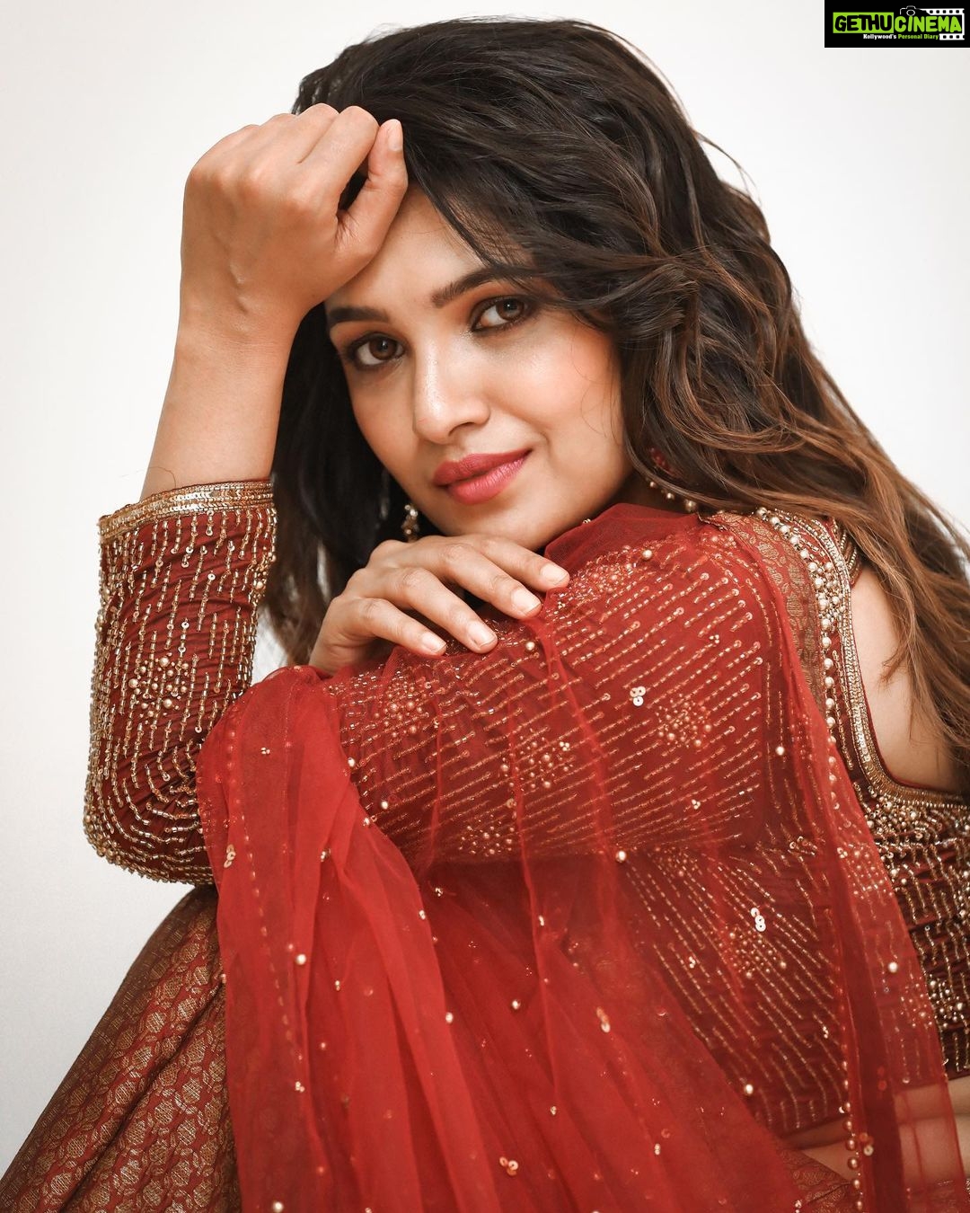 Vani Bhojan Instagram - @arunprasath_photography @anjushankarofficial @rimliboutique @perfektmakeover @puii_c_ammy