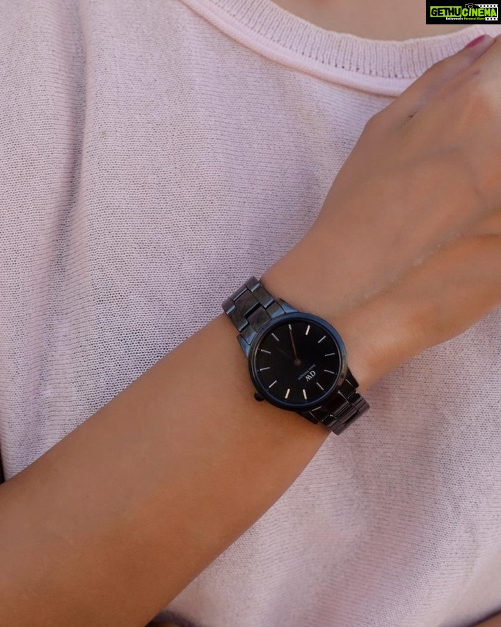 Vani Bhojan Instagram - No such thing as too much BLACK. Meet the all new Iconic Ceramic Watch by @danielwellington . It’s lightweight and maintains a colour that never goes out of fashion. Get your hands on this watch from the website. Plus, you can use my code DWXVANIB to get a 15% off. #IconicLinkCeramic #thelittleblackwatch