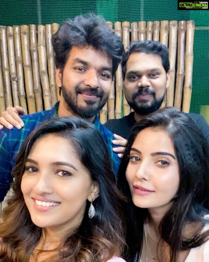 Vani Bhojan Instagram - #triplesthefun @actorjai @scharukesh @actor_vivekprasanna @madhuri_mj ❤️