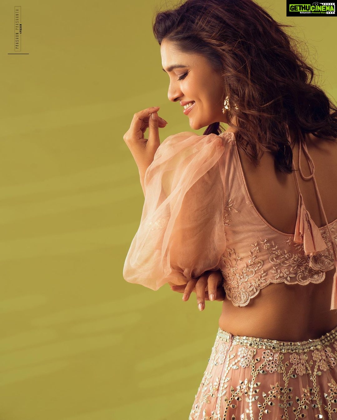 Vani Bhojan Instagram - Shot by @prachuprashanth Outfits & Styling by @chaitanyarao_official Makeup by @kalwon_beauty Hair by @ganesh_hair_architect