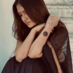 Vani Bhojan Instagram - Hey friends, here's something special for all of you! You can now buy a @danielwellington watch and get a complimentary strap. Also, do use my code DWVANI to save an additional 15%! Hurry, it is a limited offer! #danielwellington