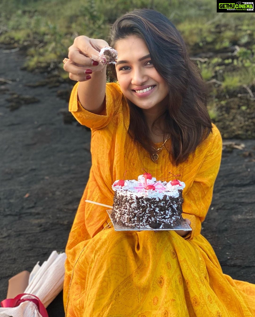 Vani Bhojan Instagram - Thank you for all the bday wishes ❤️. I'm grateful to all people who supported me through the years. Thank you for kindness and warm wishes ❤️❤️❤️love u all❤️❤️