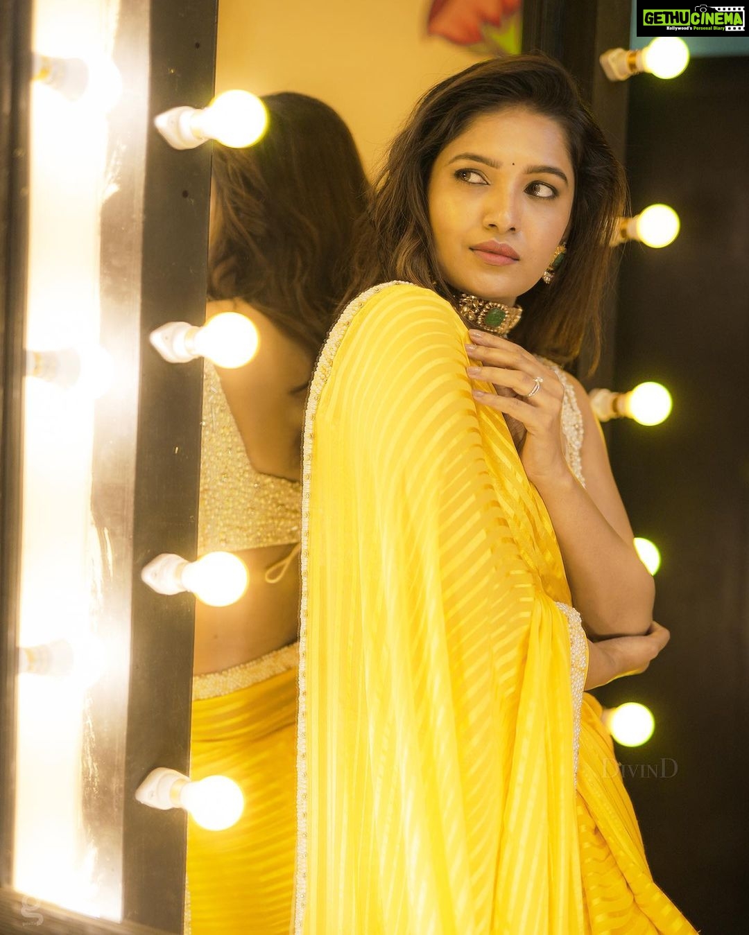 Vani Bhojan Instagram - Outfit - @studio149 Make up - @arupre_makeup_artist Jewellery - @mspinkpantherjewel