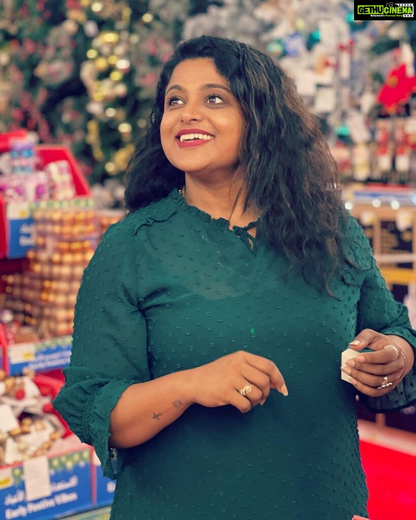 Veena Nair Instagram - Xmas days. ❤️❤️❤️ Nesto Supermarket