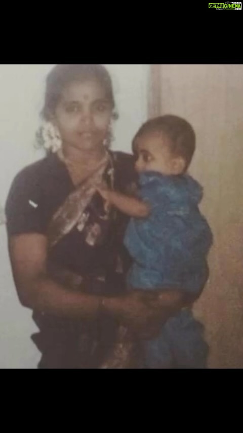 Veena Nair Instagram - Happy mothersday to all mothers. Thank god💕. #ambadeedeamma