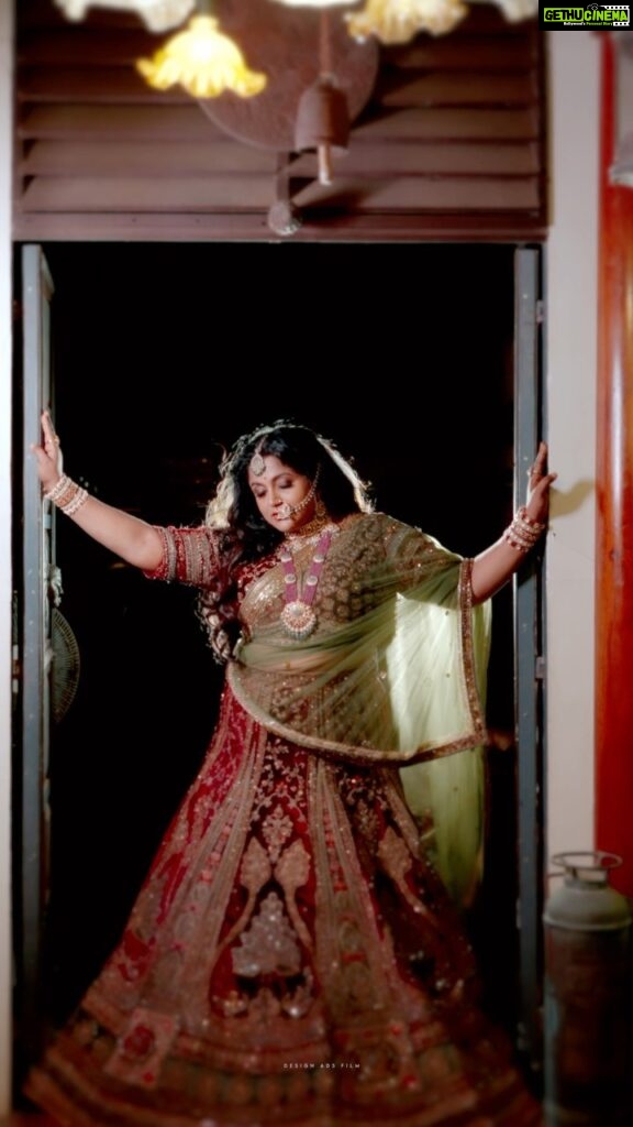 Veena Nair Instagram - ❤️ Styling @nithinju Jewellery @meralda.jewels Videography @kunjava_designads @designads_weddings Musta @sheena_makeup_artist Calicut, India