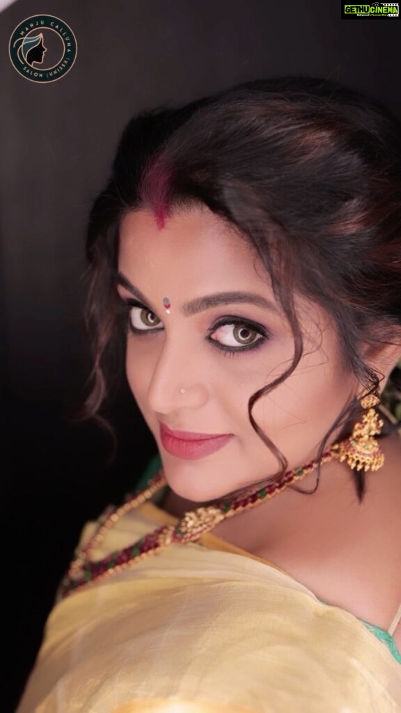 Veena Nair Instagram - ❤️ Makeup @manjucalluna Thank you somuch chechi. Jewellery @parakkatweddings Styling @nithinju @sksreez Video & editing @living_for_capturing Sari @keralasareeofficial