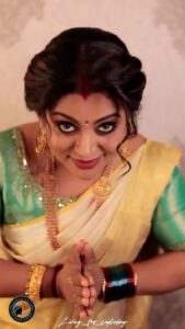 Veena Nair Instagram - ❤️😍❤️
Makeup @manjucalluna 
Thank you somuch chechi.
Jewellery @parakkatweddings 
Styling @nithinju @sksreez
Video & editing @living_for_capturing
Sari @keralasareeofficial