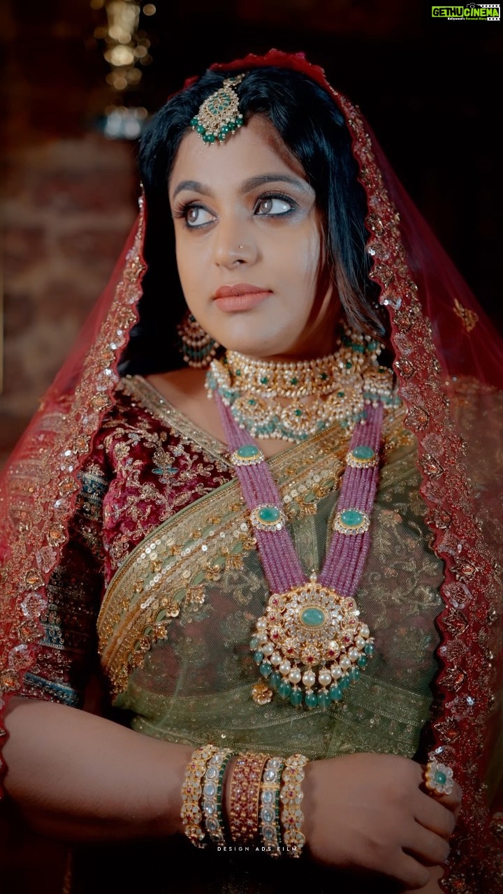 Veena Nair Instagram - ❤️ Photography @Kunjavadesignads @designads_weddings Jewellery @meralda.jewels Costume @ladies_planet_ Styling @nithinju Jewellery @meralda.jewels MUA @sheena_makeup_artist Location @gudhaam Assist camera @ba_zi_.l Assist make-up @austin_nooh Thank you Justin for this wonderful song @just_in_varghese
