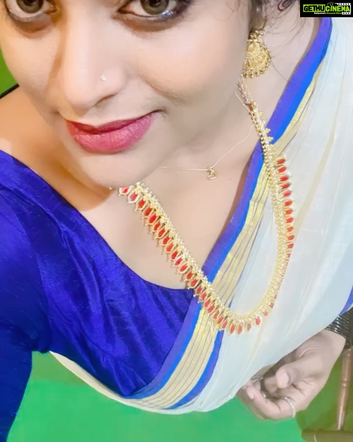 Veena Nair Instagram - 🥻 @mangalyakasav MUA @roshnistvm jewellery @parakkat_jewels Blouses@zoul_designz Stylist @sksreez Trivandrum, India