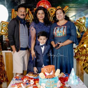 Veena Nair Instagram - Thank you somuch parakkat group .
Preethachechi,prakashettan,binuchettan,Abhishek
@preethiparakkat @prakash_parakkat @abhishek_parakkat_ @binu_parakkat