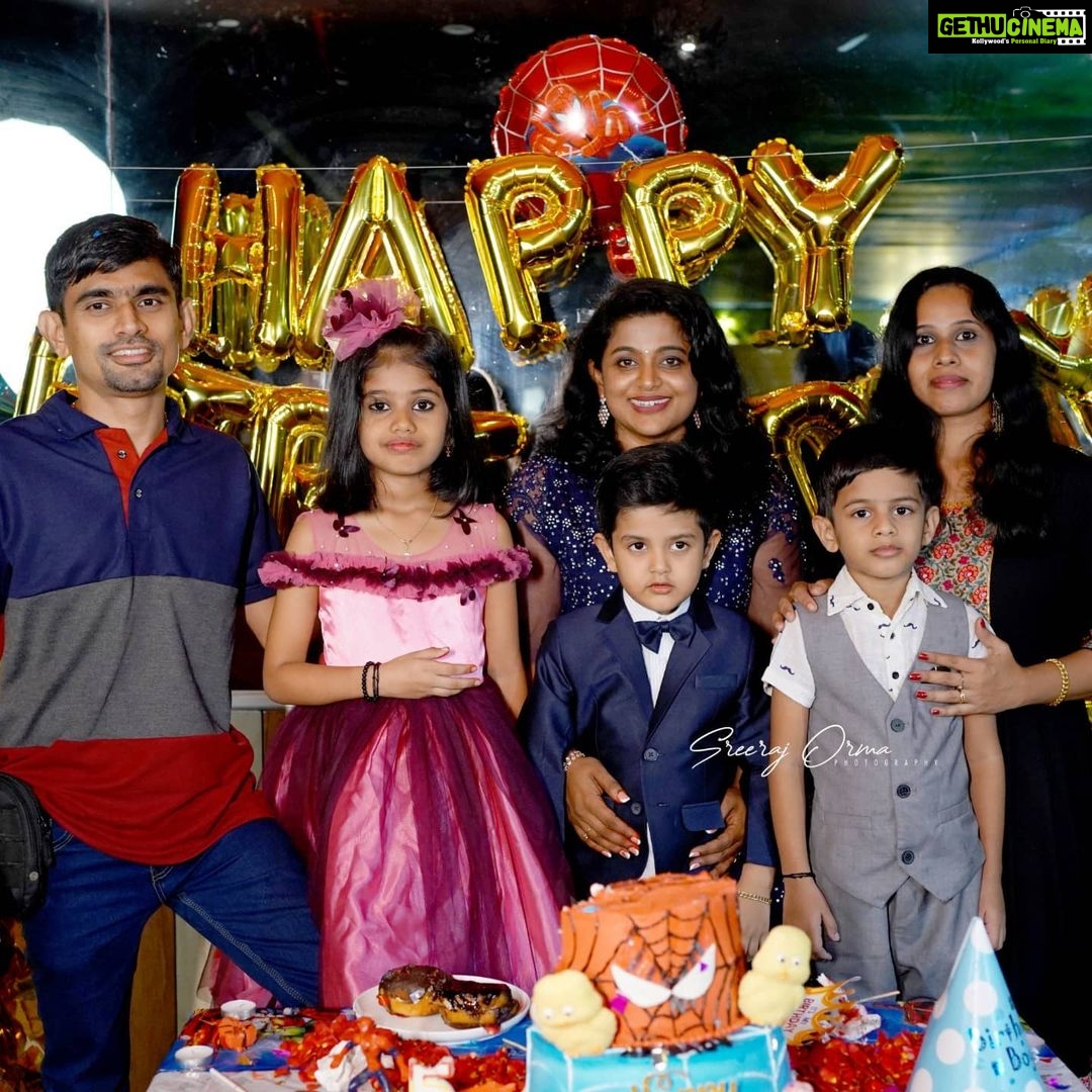 Veena Nair Instagram - അമ്പാടിയുടെ ബർത്ഡേയ് ഇത്രേയും മനോഹരമാക്കിയത് ടിയകുട്ടിയുടെ പ്രെസെൻസ് ആണ് .താങ്ക്സ് നിമിഷമുത്തേ ,അധികുട്ടൻ , രമേഷ്ച്ചേട്ടൻ .ഒത്തിരി സ്നേഹം ഒത്തിരി ഇഷ്ടം .thank you somuch nimisha❤️💞❤️@nimisharajeesh.vlogger Location @parakkatnatureresortmunnar PC @sreeorma #friendslikefamily #happyvibes #birthday #birthdaysurprise #tiyakutty♥️♥️♥️ #ambadi #ambuchandeamma #ambuchan #dhanwin #parakkatnatureresorts