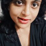 Veena Nair Instagram - Yenna pinne njanayi kuraykkunnilla.....😂😂😂🤪ethanathrey trending🤪 n kondu emganokkeye pattu❤️💕#reelskerala #reelsishttam #reelstrending #reelvideo #trending #viraltrend #reelsinstagram #reelshot #veena #veenanairbigboss #Veenanair #veenaactress #southindiancinema