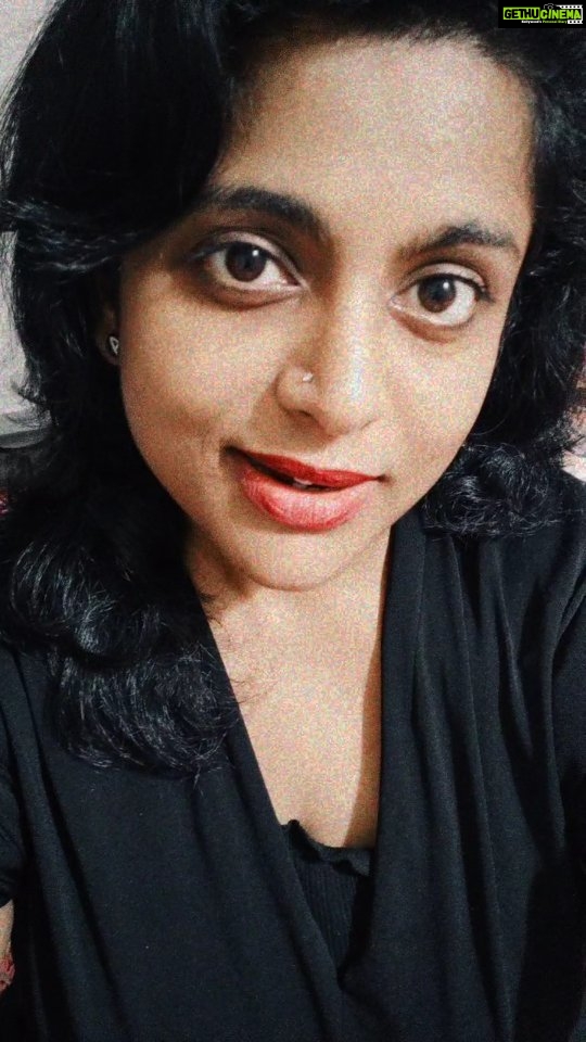 Veena Nair Instagram - Yenna pinne njanayi kuraykkunnilla.....😂😂😂🤪ethanathrey trending🤪 n kondu emganokkeye pattu❤️💕#reelskerala #reelsishttam #reelstrending #reelvideo #trending #viraltrend #reelsinstagram #reelshot #veena #veenanairbigboss #Veenanair #veenaactress #southindiancinema