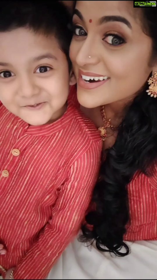 Veena Nair Instagram - Our world ....ambuchan❤️ rjamanbhymi MC @queen_bird_bridalmakeup Styling @kavithasantosh29
