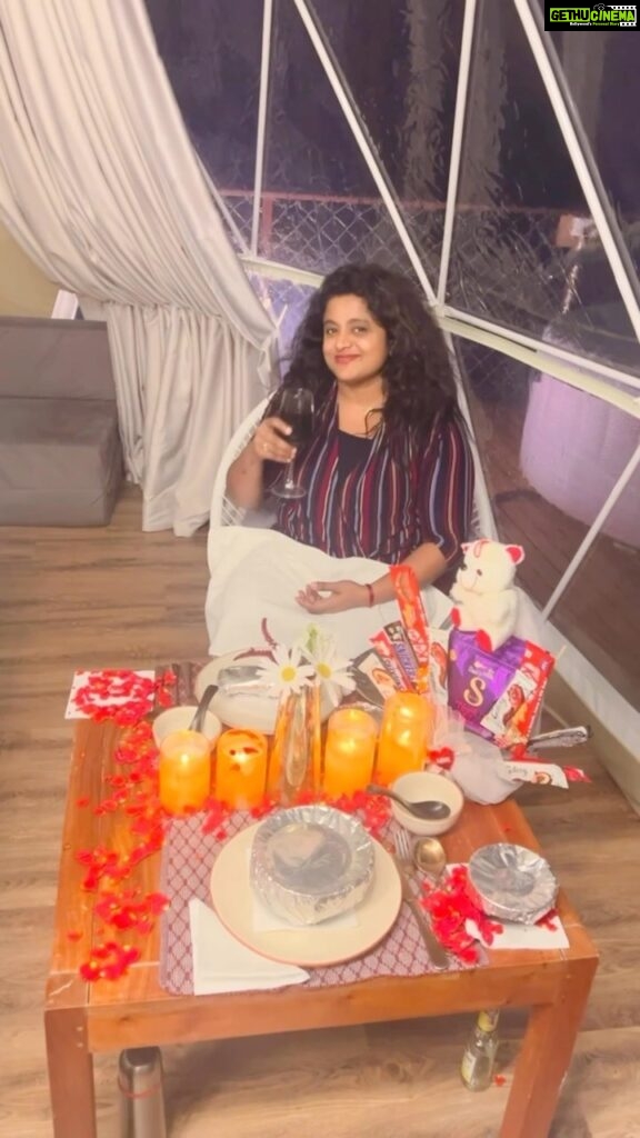 Veena Nair Instagram - Thank you somuch Luxeglamp @luxeglamp_ for this surprise .😍😇Happy Valentine’s Day to all my friends. Love u all 🥰❤️❤️❤️ gift @regalo_giftery