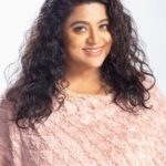 Veena Nair Instagram - ❤️❤️❤️ stylist : @laamiya.c.k photo : @sidhiqueakber Mua : @makeup_blooms_makeover_ _ @lasim_blooms @makeover_by_aswathyprasanth kid costume : @magic_design_m