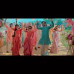 Veena Nandhakumar Instagram - @dqsalmaan @anikhasurendran @g.venugopal @actormeeranair @appunninair @jjdp.in @swayamvarasilksindia @pradeepnairs @parvathy_radio @redfmmalayalam @shafishakkeer @haricharanmusic @sreejithdancity Makeup @rgmakeupartistry Hair @reena_susan_philip Styling @styledbysmiji Here’s presenting to you, the much awaited song of Swayamara silks.A very colorful song with a beautiful tune that will make you sing and dance along #Swayamvarasilks #dulquersalmaan #dq #Dulquer #Anikha #anikhasurendran #gvenugopal #kanmani #vasudev #redfm #satyamaudios #pupaproduction #appunninair #pupaproduction #pradeepsnair #vishnuvijay #sreejithdancity #shafisarkar #meeranair #veenanandakumar #swayamvara #haricharan #sreeranjinikodampally