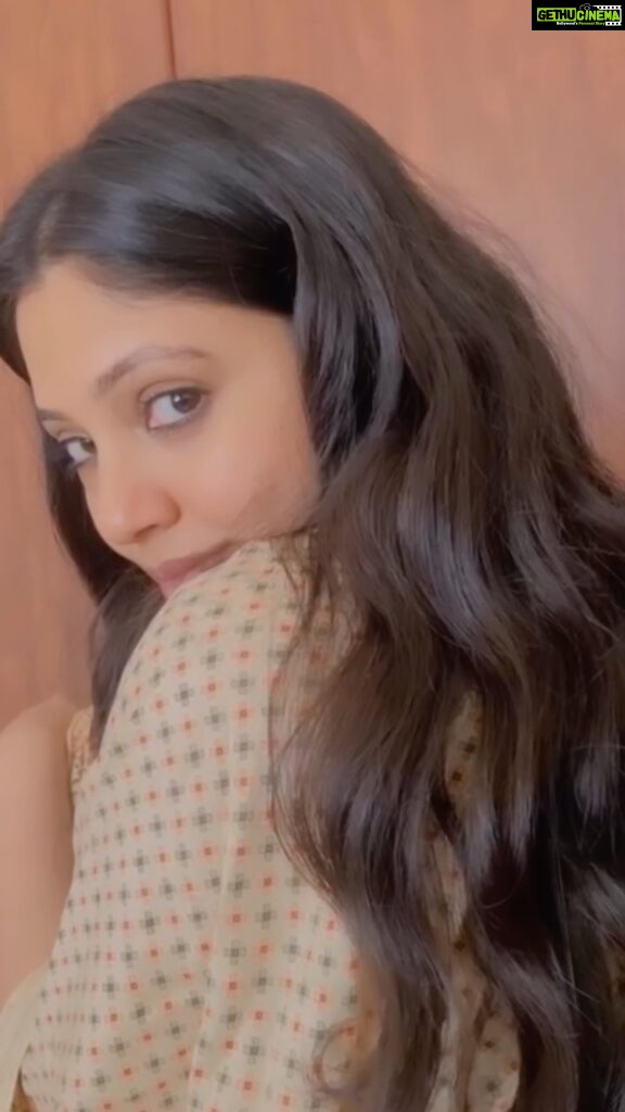 Veena Nandhakumar Instagram - Kabhi yaadon mein aau ❤️ Video @ashna_aash_ Hair @ashna_aash_