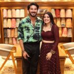 Veena Nandhakumar Instagram - @dqsalmaan @swayamvarasilksindia @anikhasurendran Wonderful event by @pradeepnairs @redfmmalayalam @parvathy_radio Thank u for being an amazing crowd kondoty❤️ Costume @swayamvarasilksindia Styling @leirakuncysiby MUA @vijilsmakeover