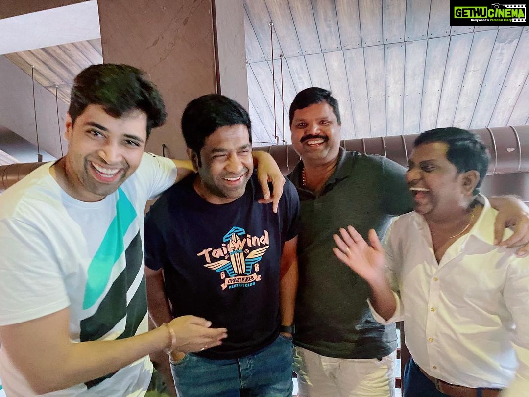 Vennela Kishore Instagram - Lunch n Laughter..Whatta way to kick start the new yearš¤£....year madeš¤ thx to @adivisesh @mahendrababu2590 n @thagubothramesh #DostaniKaMeetha