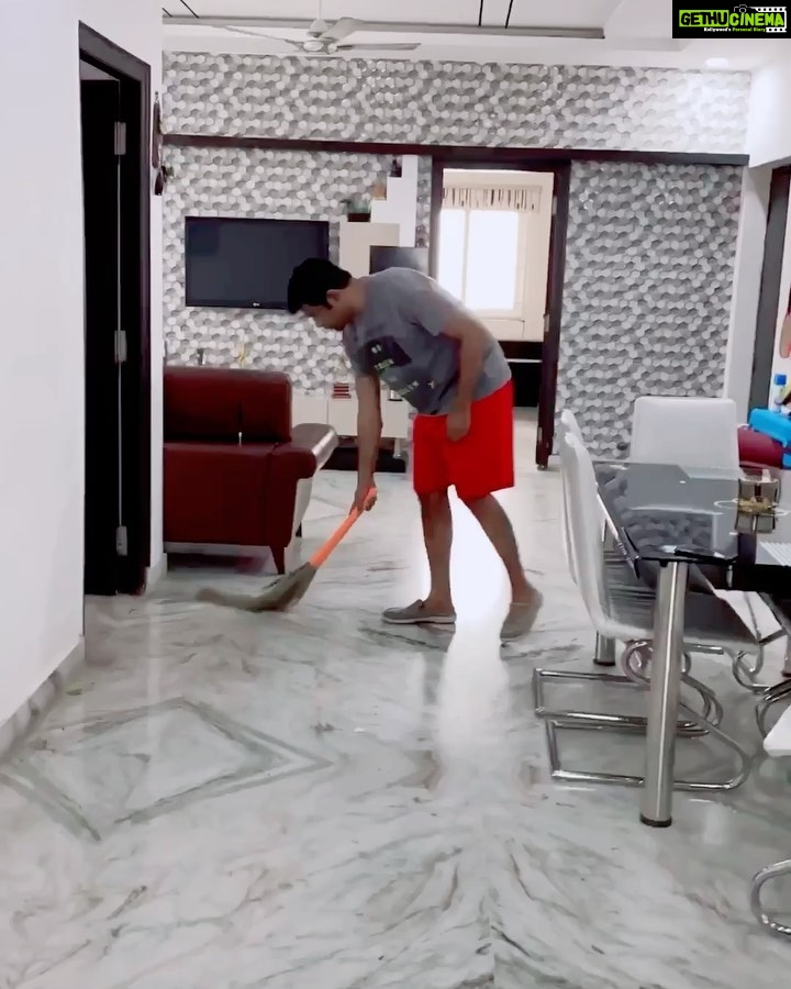 Vennela Kishore Instagram - ‪And its time to take turns at household chores..‬ ‪Dammunte Kaasko‬ ‪Dummunte Udsko‬ ‪#SocialDistancing ‬ HAPPY UGADI