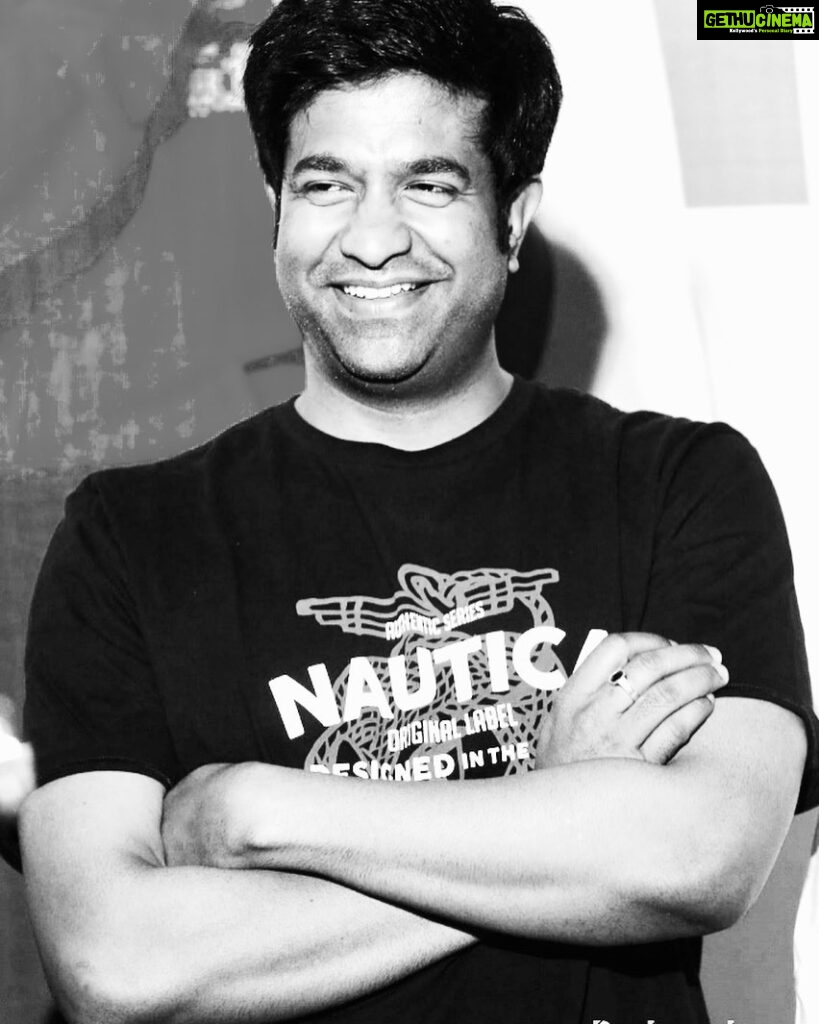 Vennela Kishore Instagram - Safest Filter ever when uploaded with quotes like ‘color is descriptive, black n white is interpretive’ and added hashtags like... #FilterFriday 😎