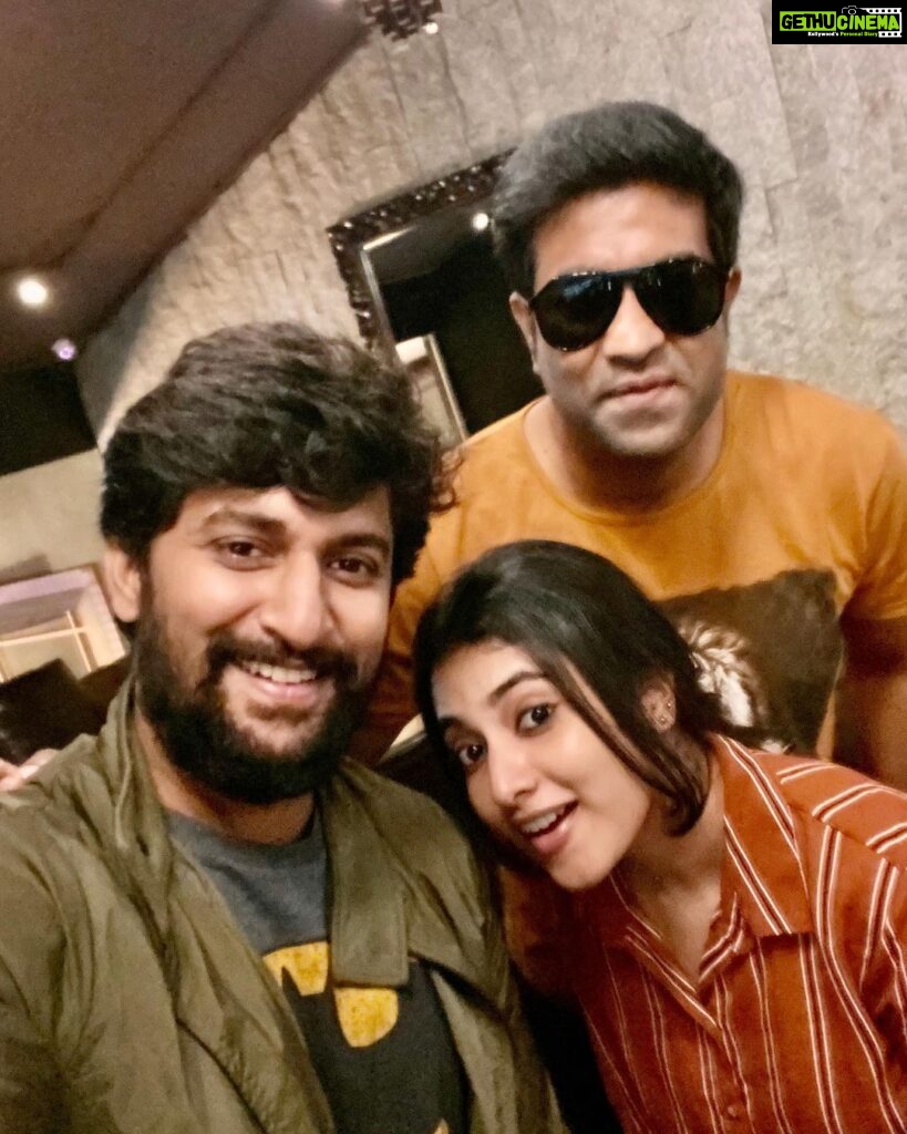 Vennela Kishore Instagram - We went food hopping coz there is only one thing we say to diet: “NOT TODAY..Ooops” @priyankamohanoffl @nameisnani
