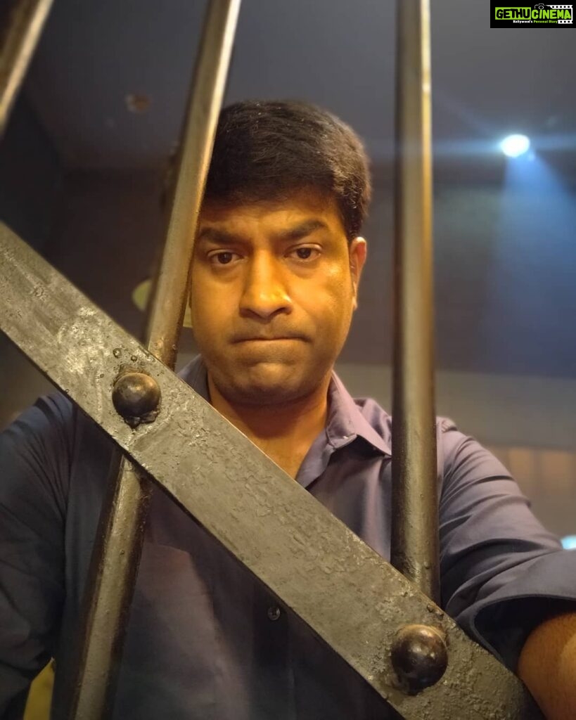 Vennela Kishore Instagram - That moment when you are allowed one phone call and you take a selfie instead..Some birds arent meant to be caged😎 #BehindTheBars/Scenes