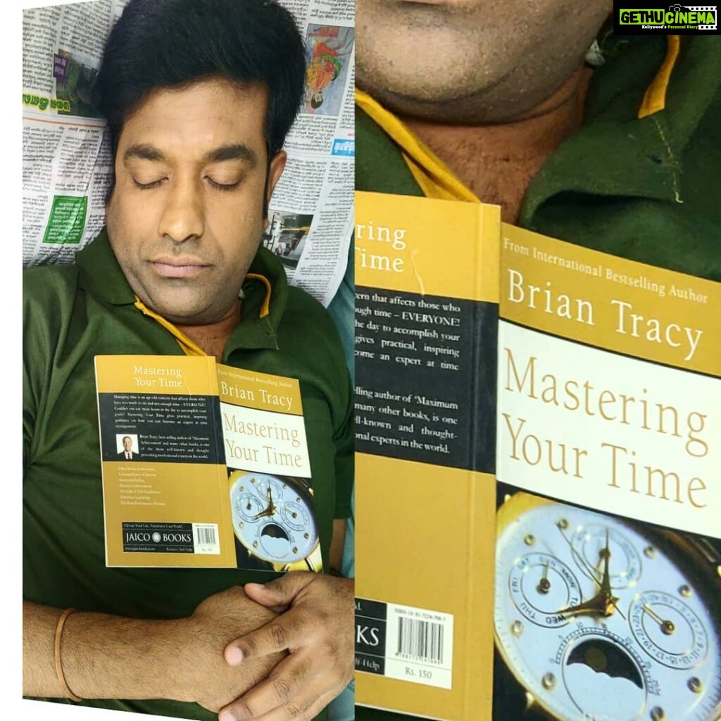 Vennela Kishore Instagram - Time is Money Money is Comfort Comfort is Sleep Hence... Time is Sleep #MasteringYourSleep 💪