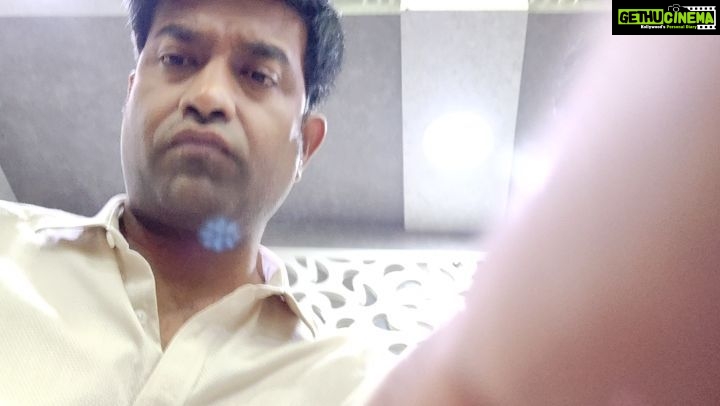Vennela Kishore Instagram - Only one way to stop a one sided argument..Open the camera.. #Bheeshma shoot with @brahms25