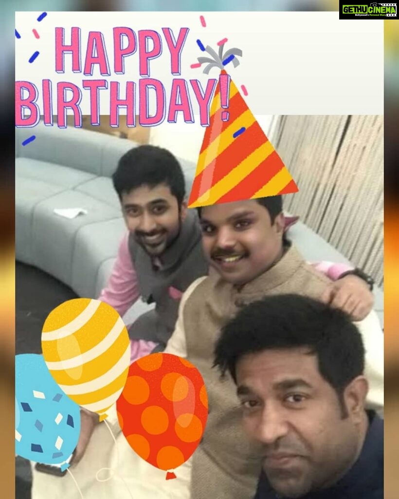 Vennela Kishore Instagram - Wishing a happiest birthday to my big brother @mahendrababu2590 who is growing younger day by day(i might hav tuned his face) Many Many Happy Returns of the day annooo..All I can say is 'meeku meerey maaku kuda meerey'