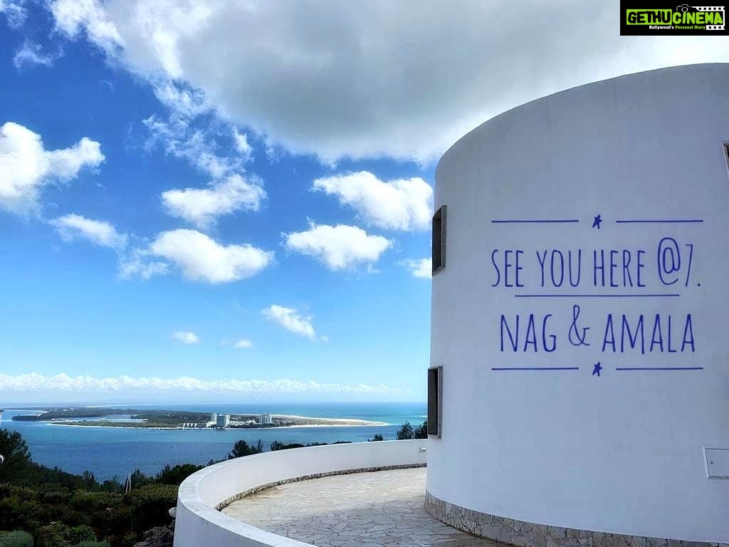 Vennela Kishore Instagram - Got invited🤩🤩 by Nag Sir for a Backyard Barbecue by the sea..just celebrating good shoot with good food in Portugal 😊😊😊 #Manmadhudu2Buffet #Invite4Tonight #Manmadhudu2diaries