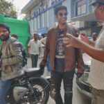 Vennela Kishore Instagram - Director clueless about my bike riding non-skills and Myself clueless about the bike riding shot.. #JanakJanakPayalBaje