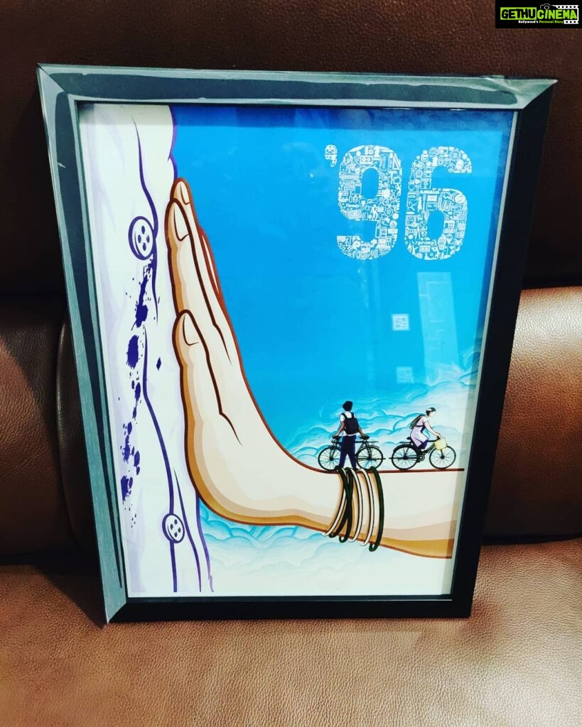 Vennela Kishore Instagram - Finally..found the right one for my wall decor😍😍 #96TheMovie #FanForever Thank you @shravyavarma for finding it🙏