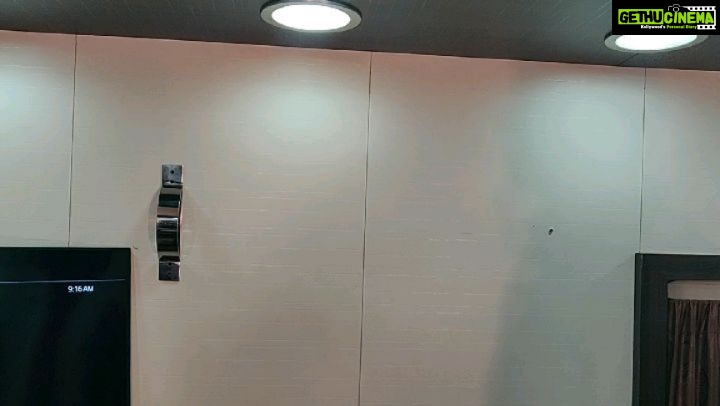 Vennela Kishore Instagram - Recreating the magic.. Swipe to the left to see the original🤣🤣
