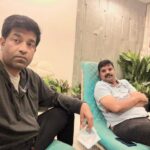 Vennela Kishore Instagram – Late night conversations where everything comes out and you admit everything..especially with @mahendrababu2590 who doesn’t listen to half of it and doesn’t remember the other half..

#Peddannanthe