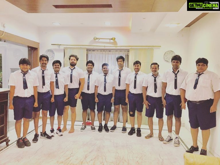 Vennela Kishore Instagram - ‘Back2School’ theme party this time and yep was lil cranky🤣 coz everyone got shorts n i got a boxer🤦🏻♂️🙄😠🙈.. #FlyingColors #MonthlyMeet